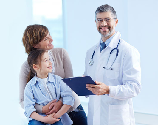 happy-doctor-with-kid
